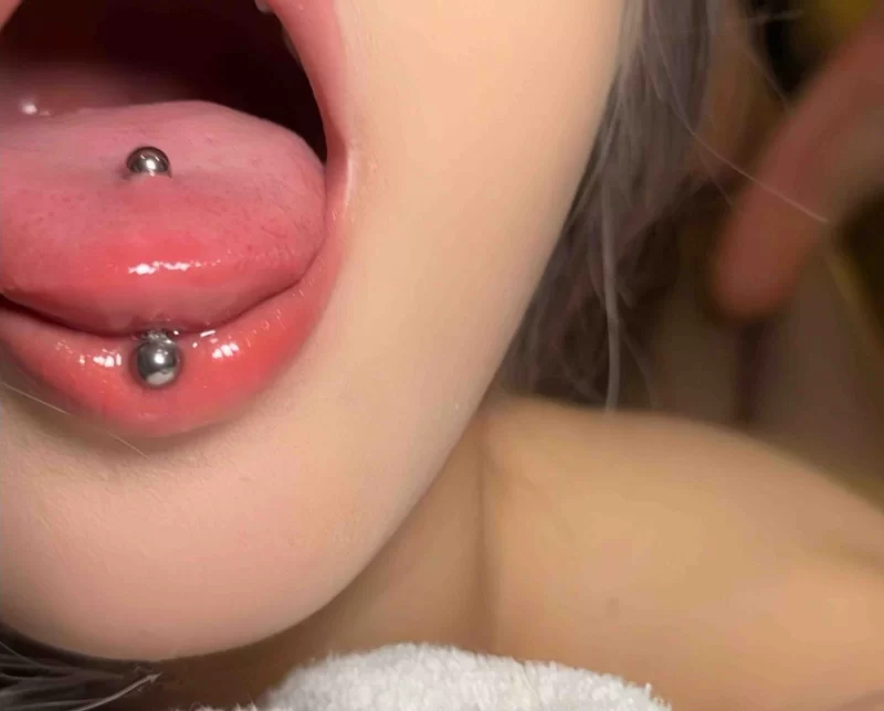 自拍 18岁嫩母狗[咪妮MINI]福利视图，极致的母狗带来极致的享受【1+1.55g】