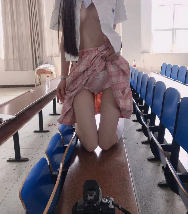 美女御姐 超极品泄密之深圳赵文欣等68位极品美女全露脸图影【510V/687P+2.1G】