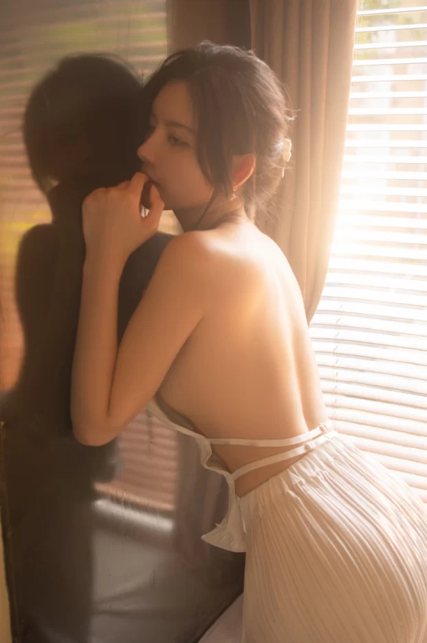 腿控足控 就是阿朱啊_午后暖阳 [32P]【32P+260m】