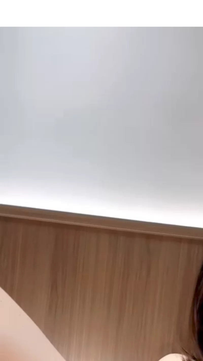 自拍 小妹精彩露脸直播大秀，乳夹奶头玩虐逼逼，被好姐妹用道具疯狂抽插骚逼冒白浆【1v+400M】