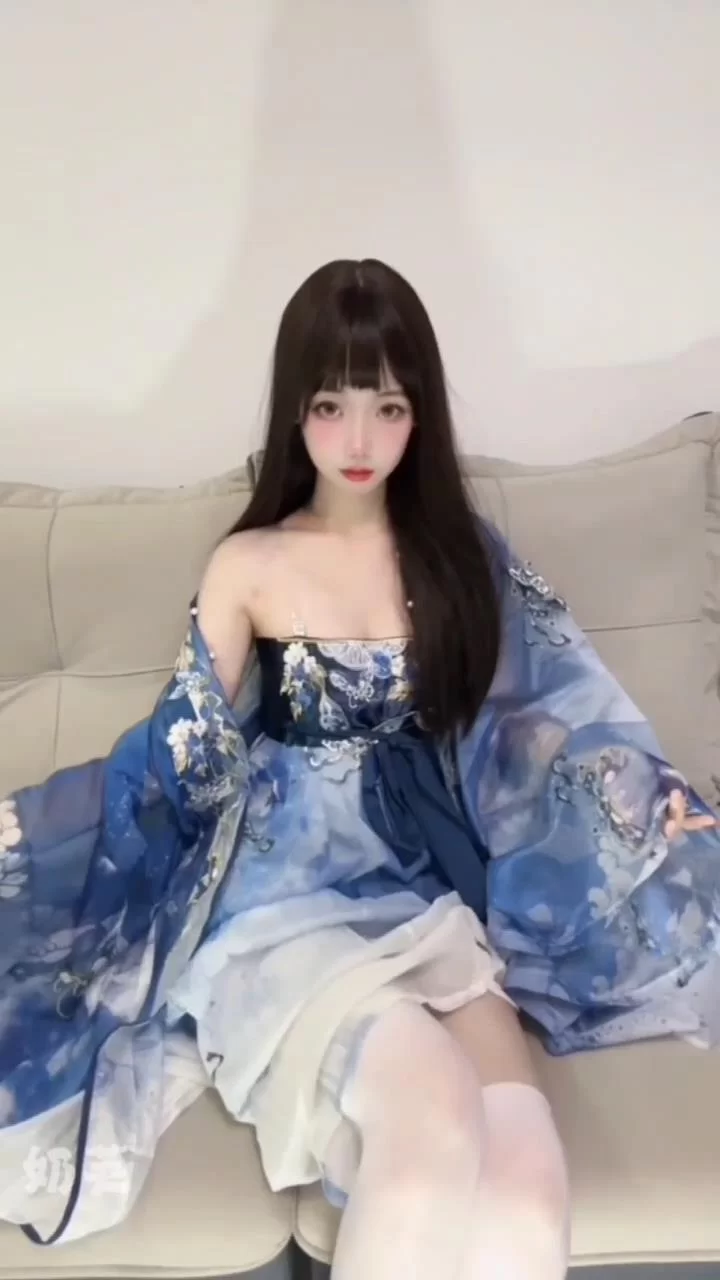 美女御姐 B站超高颜值，美少女嫩妹[奶芙]福利私拍，自导自然辱【11v+4.52g】