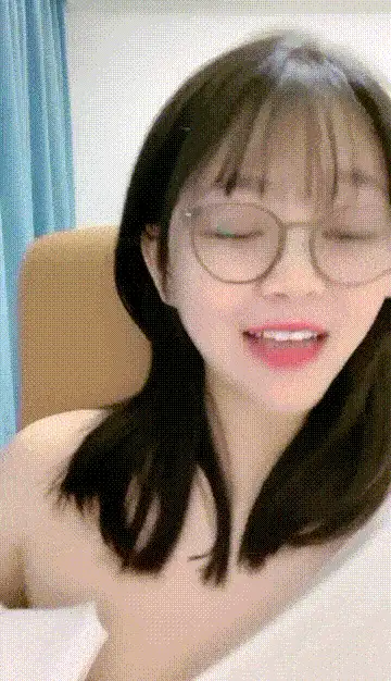 美女御姐 舞蹈系超清纯眼镜嫩妹，翘起大白美臀拍打很q弹，奶头也【2+1851MB】