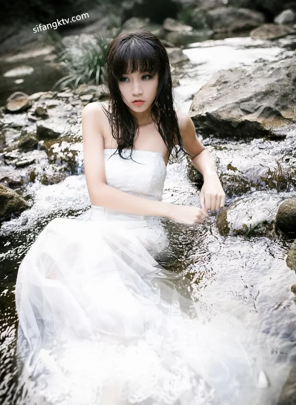 美女御姐 [新娘也疯狂]最美新娘婚礼闹洞房+定妆婚纱漏点+新娘借【13v+117p+562m】