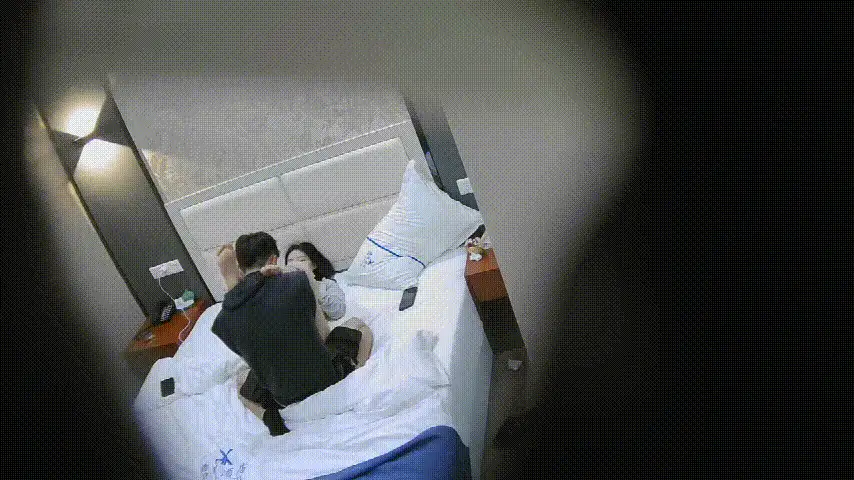 女大学生 高颜值大学生情侣一块玩游戏玩累了休息做爱高清无水印【2v+588M】