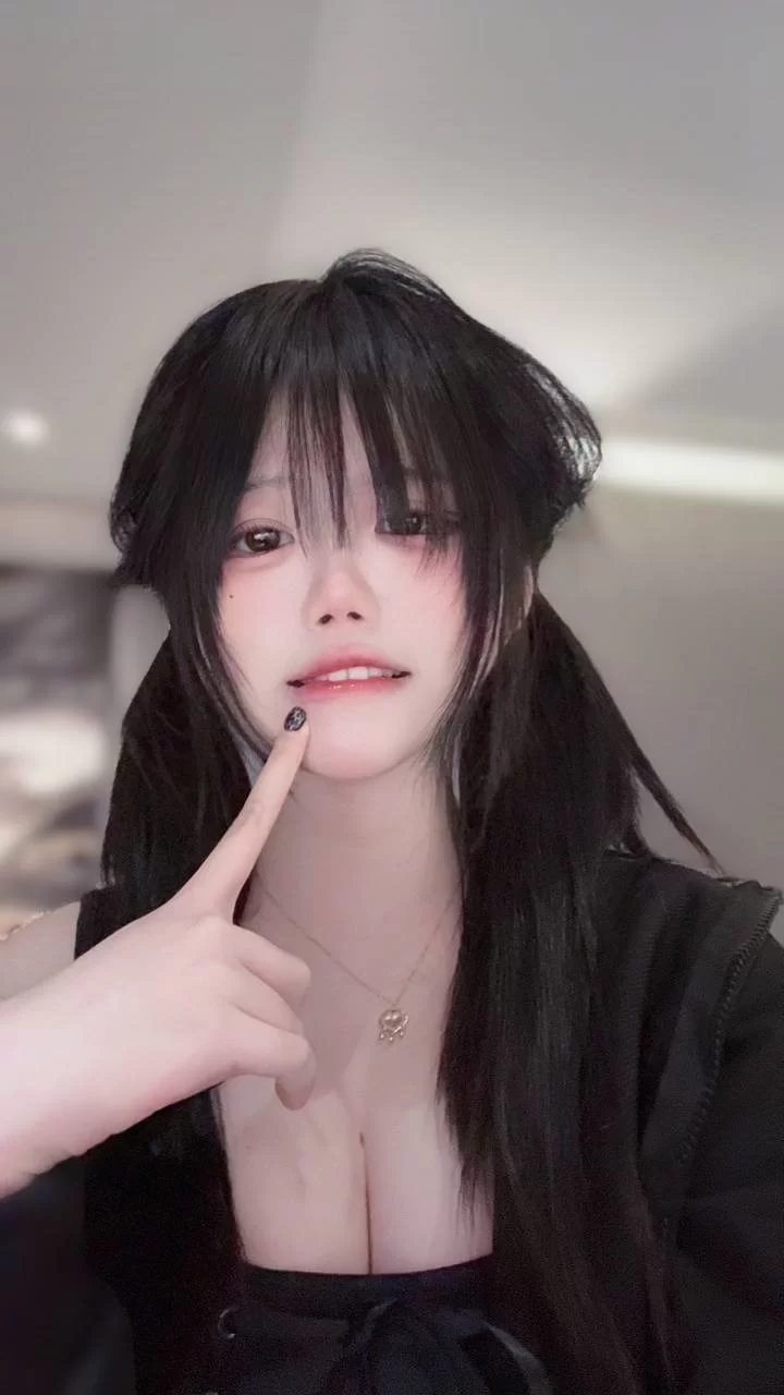 福利姬 幸酱@liangjiang051020 – [520门槛] 20分钟 抖音双马尾萝莉自慰【8V/8P+1.12G】