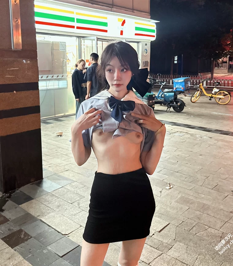 美女御姐 彤彤乖 - 新增 7月订阅福利 56分钟 人前露出【54V95P+2.1G】