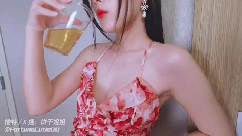 美女御姐 S级魔鬼身材福利姬[饼干姐姐]剧情作品，足交性爱，MJ【1v+755m】