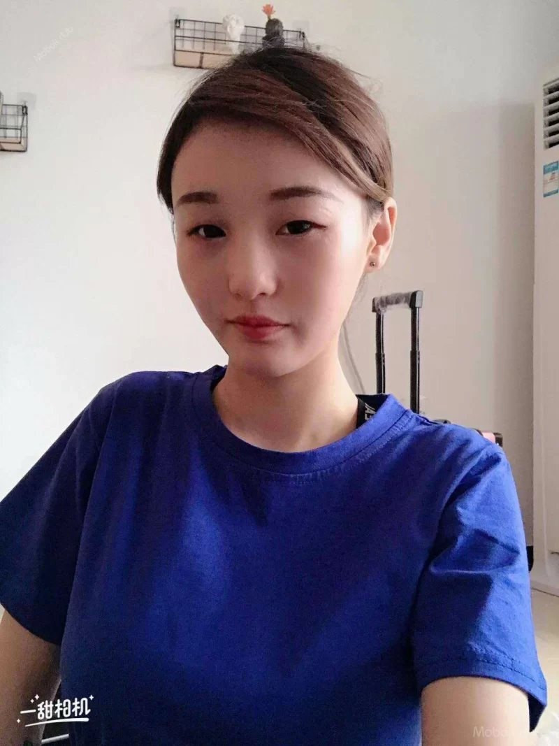 美女御姐 宾馆约个最近缺钱的小美女,干了壹半男友电话响了,觉得对【2v+1.3g】