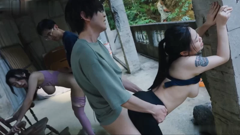 有剧情的 麻豆传媒MD-0353 父亲节的淫乱4P登顶 野外中出母女丼 夏晴【1V+897.99M】