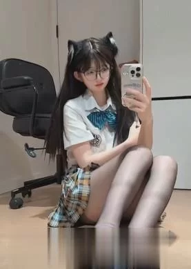 美女御姐 2025泄密，究极反差露脸眼镜嫩妹，抖音50W粉[不想早起@美【21v+191p+5.02g】