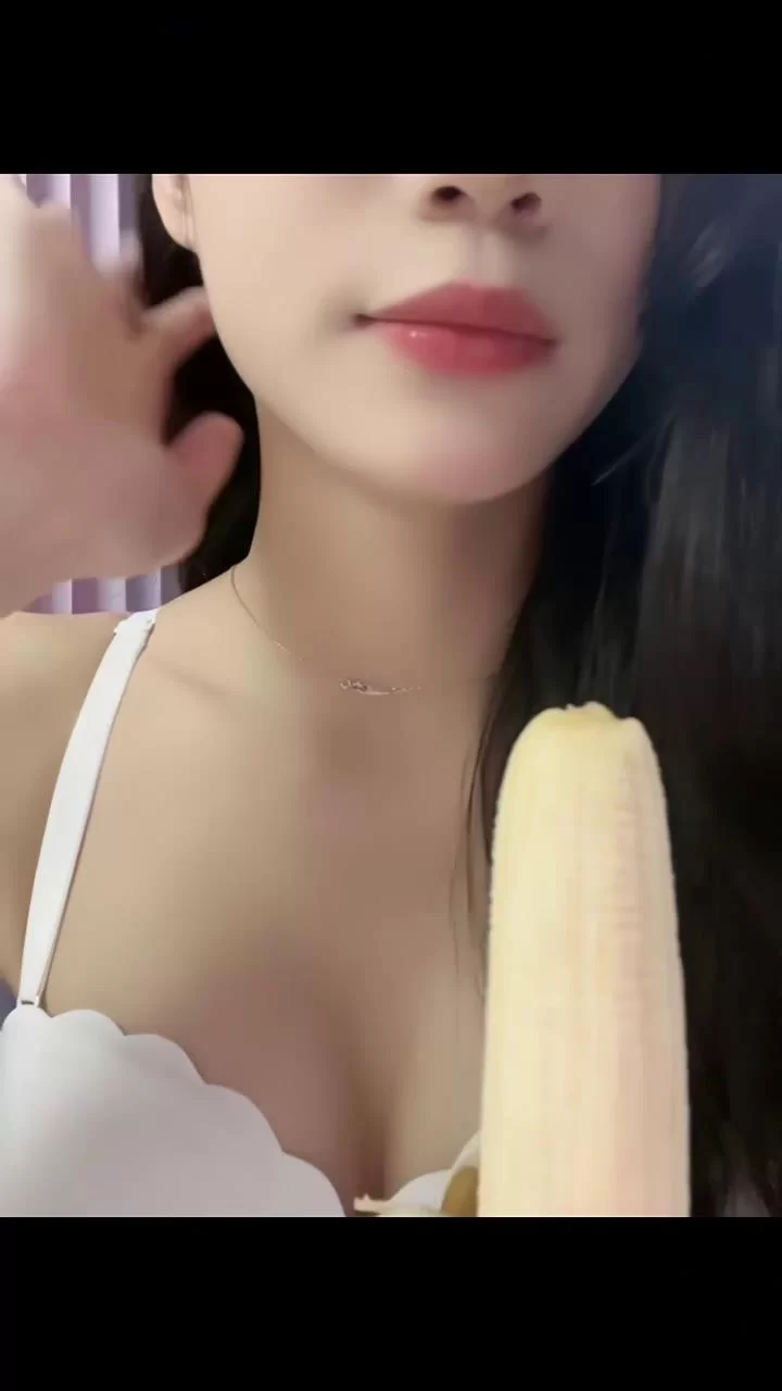 美女御姐 多彩半糖主播[嘻嘻兔兔子]福利视频【39V+218MB】