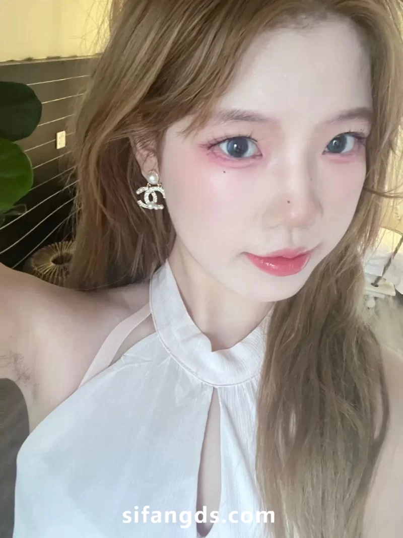 美女御姐 推特极品清纯御姐[小钰子]大尺度私拍福利 这妹子是真【160v+1.79g】