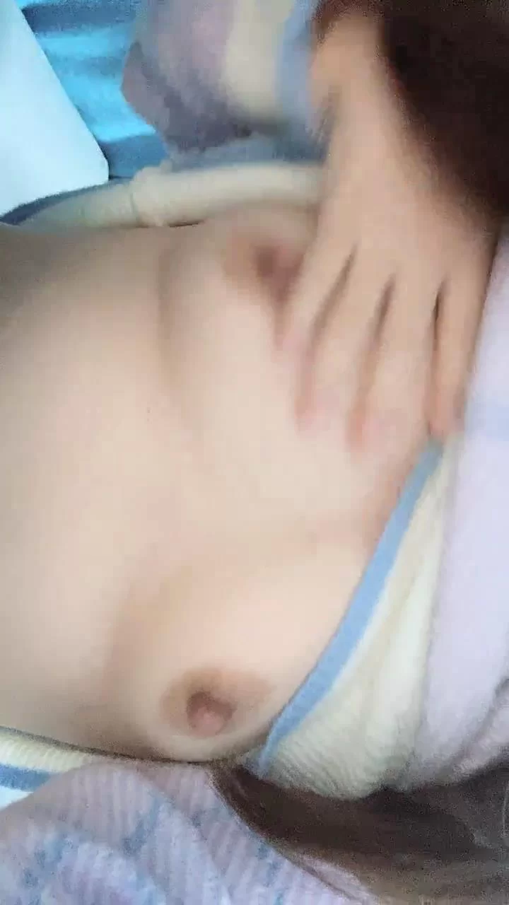 美女御姐 优雅气质美女神似某星张碧晨，寂寞抠逼跳蛋自慰，B水喷【1v+230m】