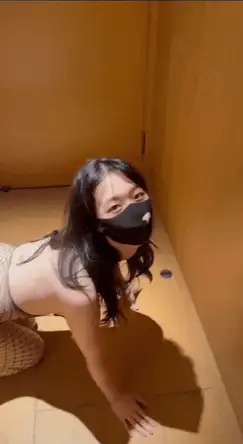 自拍 反差05女大学妹草莓酱被金主爸爸踩着头爆操，校园里高冷【87V＋117P+1.77G】