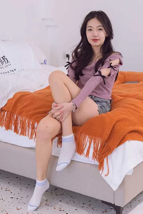 美腿/足控 袜啵啵-小甜豆-长靴白棉袜、裸足【140p1v+1.35g】