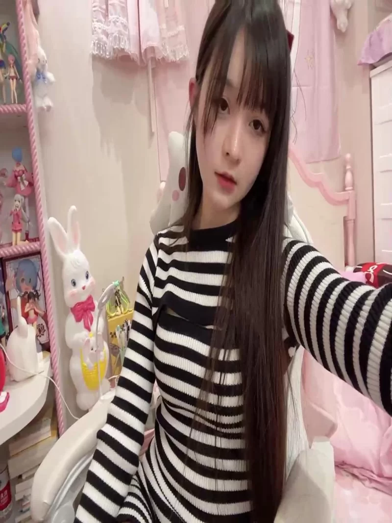合法萝莉 清纯反差小母狗 Twitter萝莉『蔡小熊』福利，可爱乖巧的小【26v+1.62g】