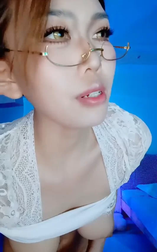 自拍 G奶魅惑女神 超然热舞~制服诱惑~扒穴自慰【3V+3.47G】
