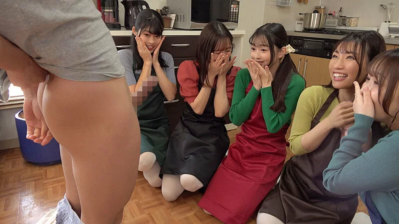 3p/多p 女孩们凑过来，一个接一个地玩弄我的鸡巴！【1V+5.78G】