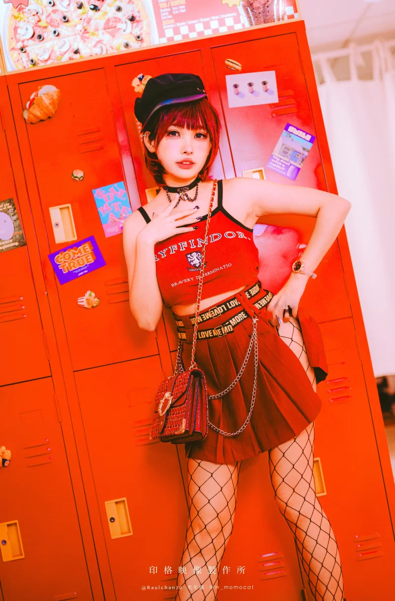 福利姬 慕慕Momo – [自购首发] 33分钟 8K Rebellion 反叛 [45P2V-3.38G] 持【45p/2v+3.38G】