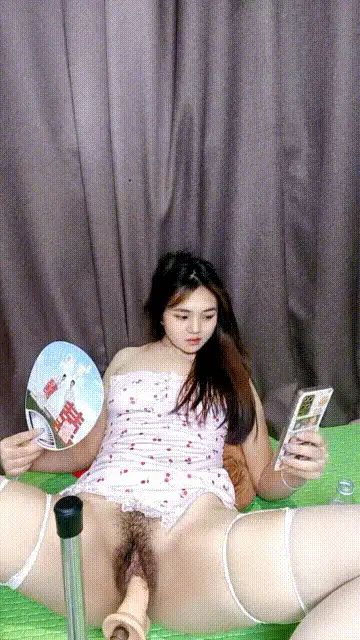 美女御姐 白丝情趣露脸温柔的小少妇一个人玩炮击蹂躏骚穴，听狼【2+971MB】