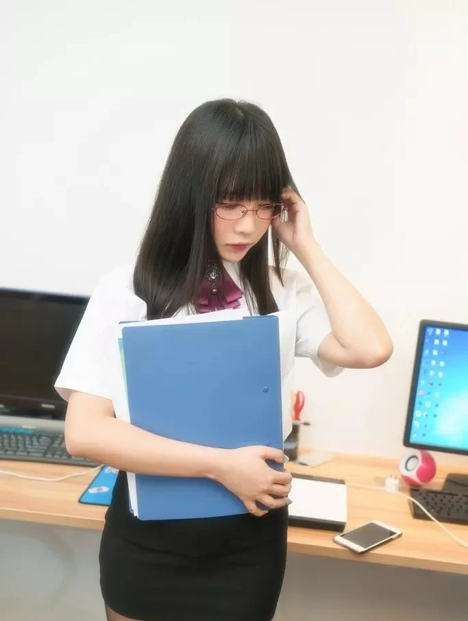 国产coser 铭铭Kizami写真合集【npv+17.2g】