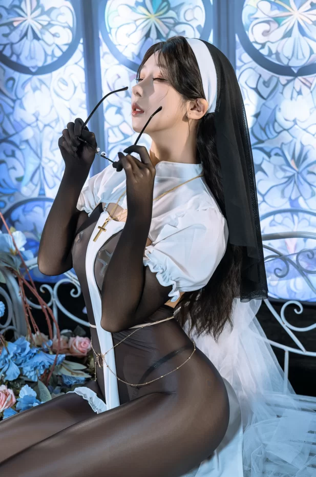 美腿/足控 云溪溪_奶桃桃 修女 [90P+1V]【90P+1V+1.7g】