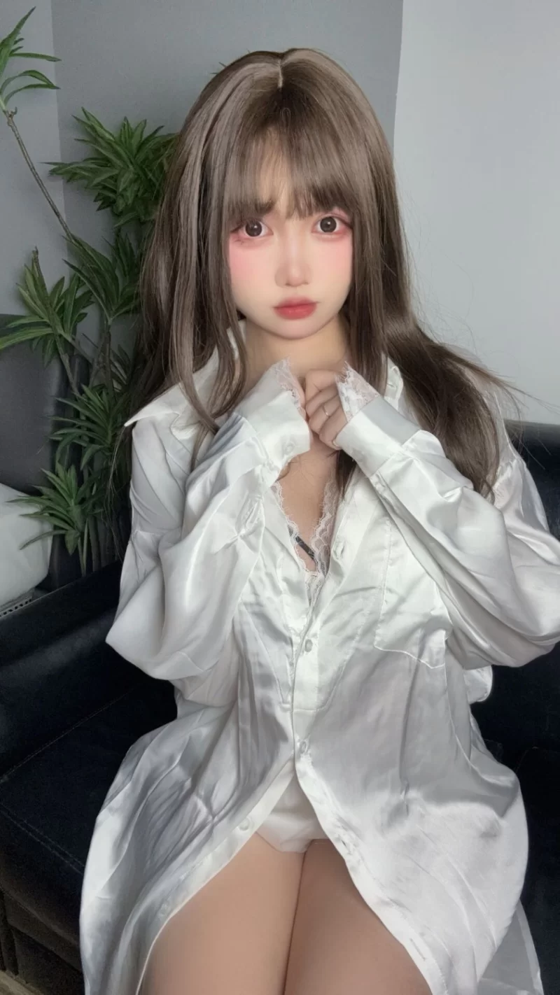 国产coser 洛桑w伊梓  专属衬衫雪糕 [37P 147MB]【37P+147M】