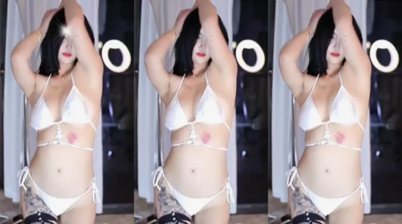 美女御姐 网易cc美女 依阳baby 最新大尺度定制 乳贴大雷视频福利【3v+769m】