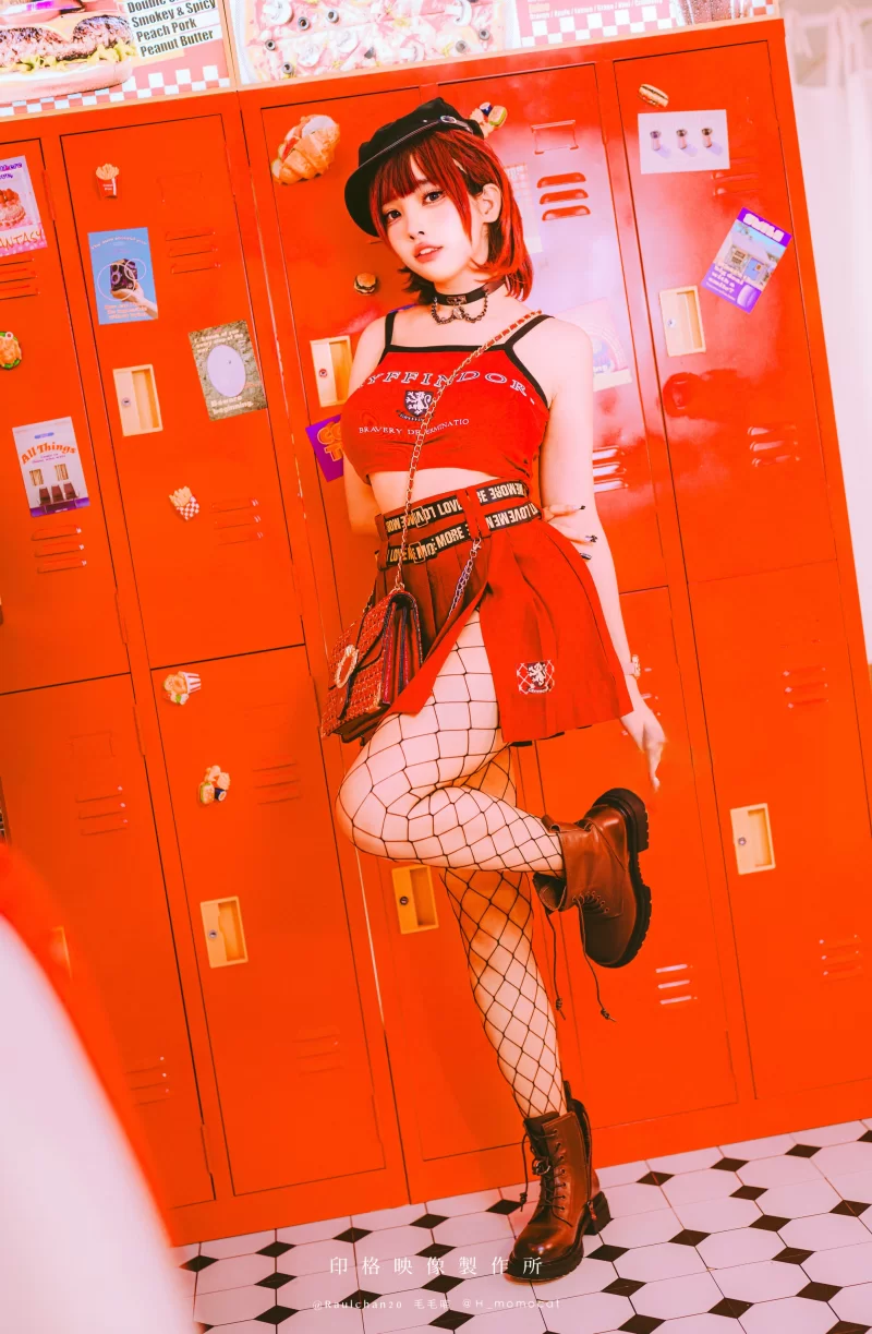福利姬 慕慕Momo – [自购首发] 33分钟 8K Rebellion 反叛 [45P2V-3.38G] 持【45p/2v+3.38G】