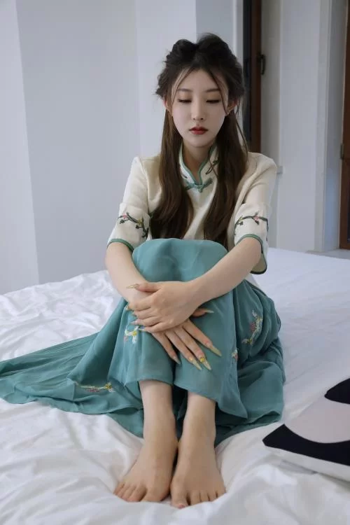 美腿/足控 绮梦摄影-婷婷-可爱古风裸足美腿[330P1V-2.4G百度网盘]【330p1v+2.4g】