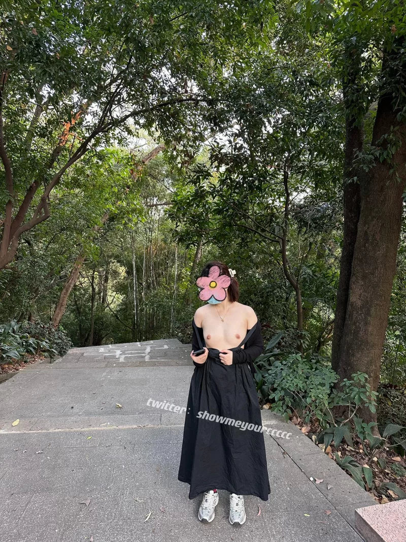 熟女少妇 性感骚婊人妻『DecZovec』大胆露出啪啪，泳池边让老婆在躺【6v+190p+328m】