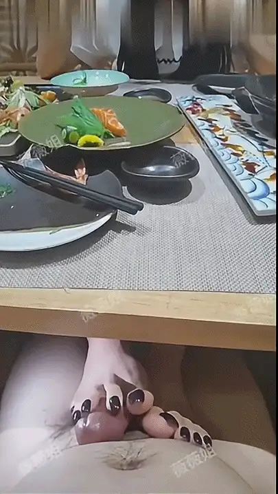 美腿/足控 [足交女神 微微姐！][首发合集]丝滑美腿足交系列！【7V；4本+40G】
