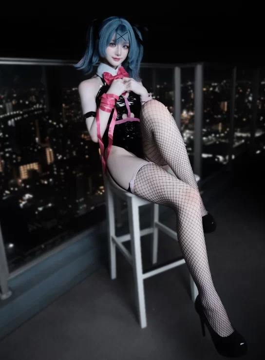国产coser 幼愛Youmeko - 初音未来兔子洞兔女郎 28P-575M【28P+575M】