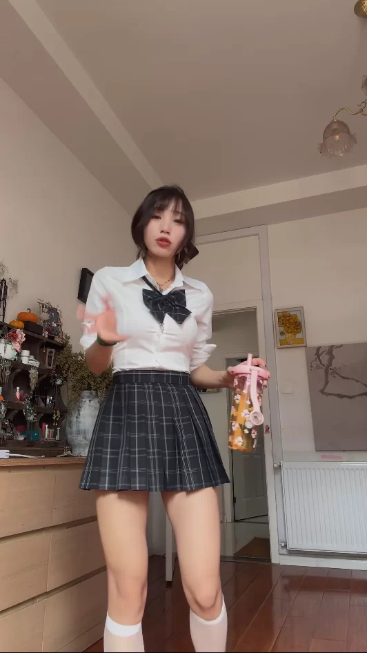 国产主播 抖音美腿直播（此意寄昭昭）21不漏 纯素【2v+1.73g】