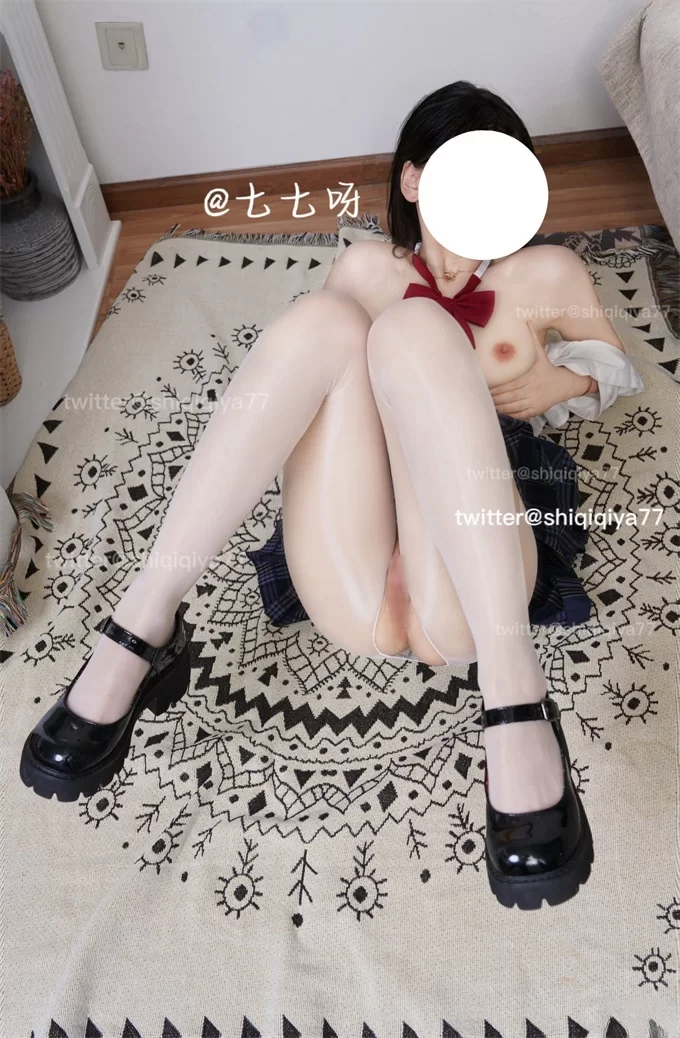 福利姬 七七 – 顶级白虎福利姬 私拍【77P11V+1.14G】