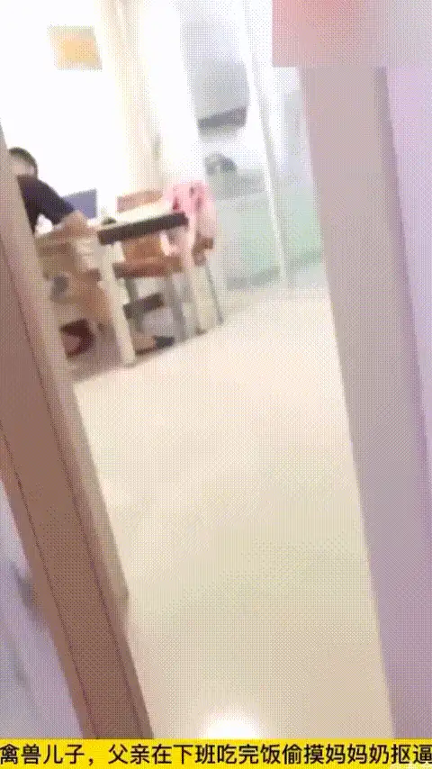 乱伦 母子乱伦 爸爸在客厅看电视 我在卧室开着门偷偷摸奶操妈妈【6v+1.23g】