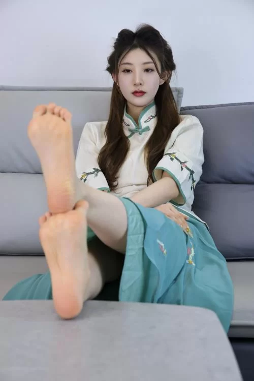 美腿/足控 绮梦摄影-婷婷-可爱古风裸足美腿[330P1V-2.4G百度网盘]【330p1v+2.4g】