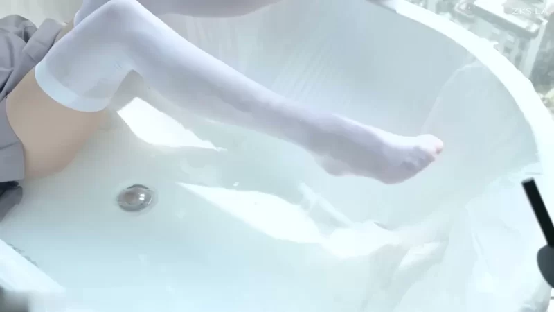 美腿/足控 赤西夜夜 - 初音少女水手服 大长腿美少女清纯与风骚并存【1V+1.67GB】