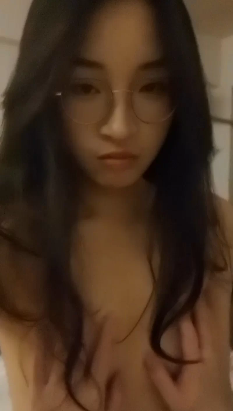 口交 颜值不错的大学眼镜反差女全裸偷摸男寝做爱口交泄密流出【20v+869M】