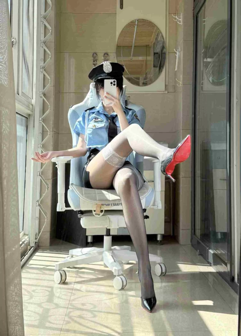 自拍 抖音菜宝（不可爱羚）-高价定制女警制服黑丝白丝【1+1.1g】