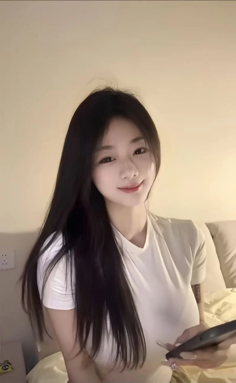 自拍 七彩主播 抖音24w粉丝颜值博主lbb@何时困 直播一对一会议【15V+23P+4.57GB】