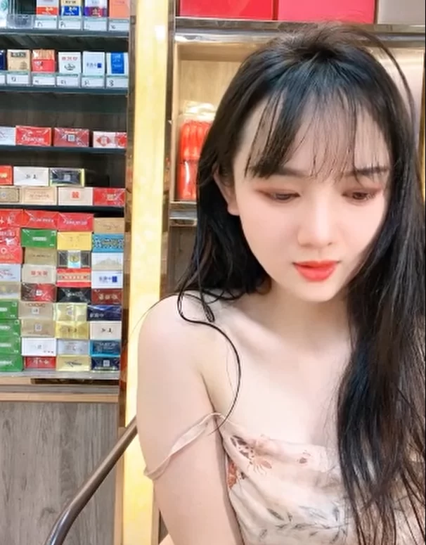 自拍 烟酒店的老板娘紫薇喷射【v+568.24】