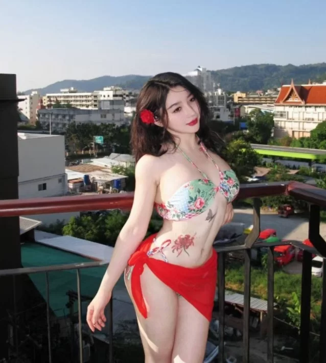 自拍 抖音千万粉性感肥臀纹身骚少妇「eliy教母」专攻健身小鲜肉【1+1.5g】