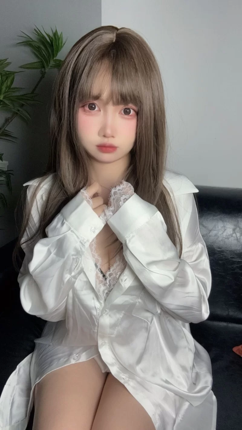 国产coser 洛桑w伊梓  专属衬衫雪糕 [37P 147MB]【37P+147M】