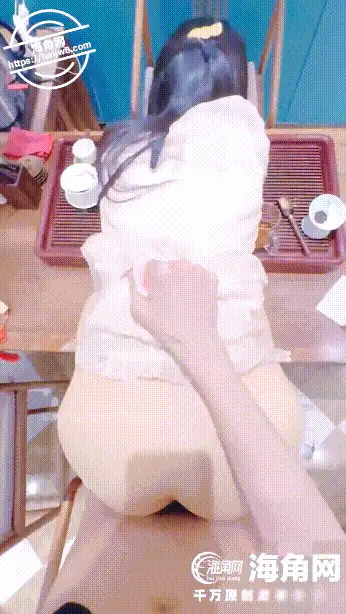 美女御姐 海角兄妹乱伦『意淫自己妹妹』25年6月11日最新作品，茶馆【1v+2本+587m】