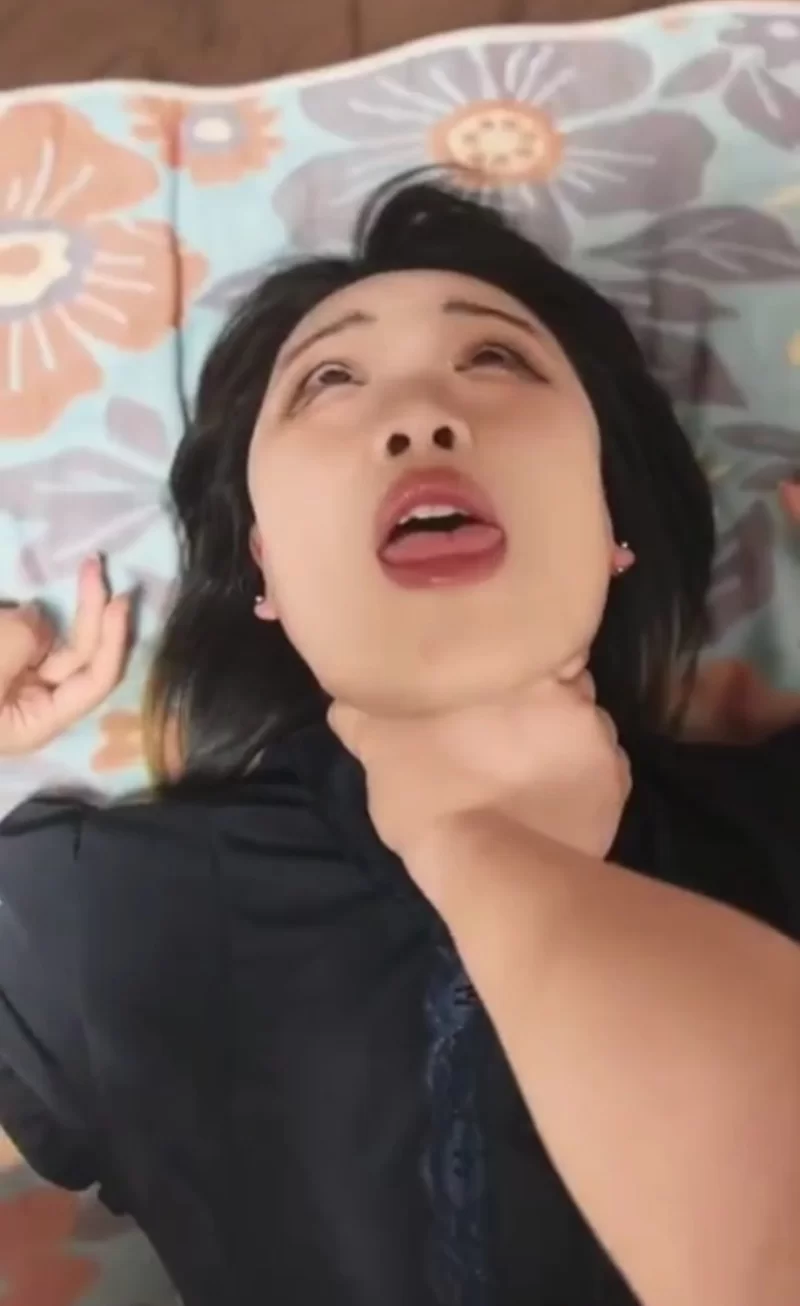 自拍 掐着母狗脖子内射【1v+190mb】