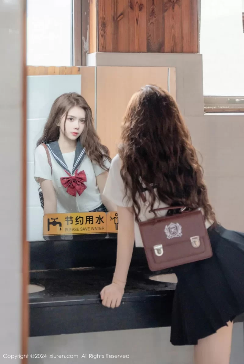 国产模特 新人模特拍黄瓜girl性感JK制服露白色蕾丝内衣秀曼妙身姿【82p+8.22mb】