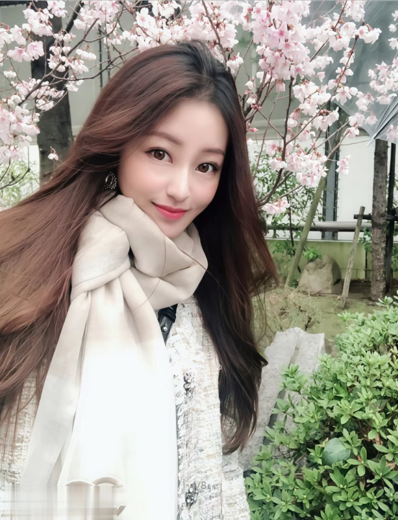 美女御姐 某经贸学院lixueya高冷女神，照片上一本正经的美艳御姐，【20v+8p+1.01g】