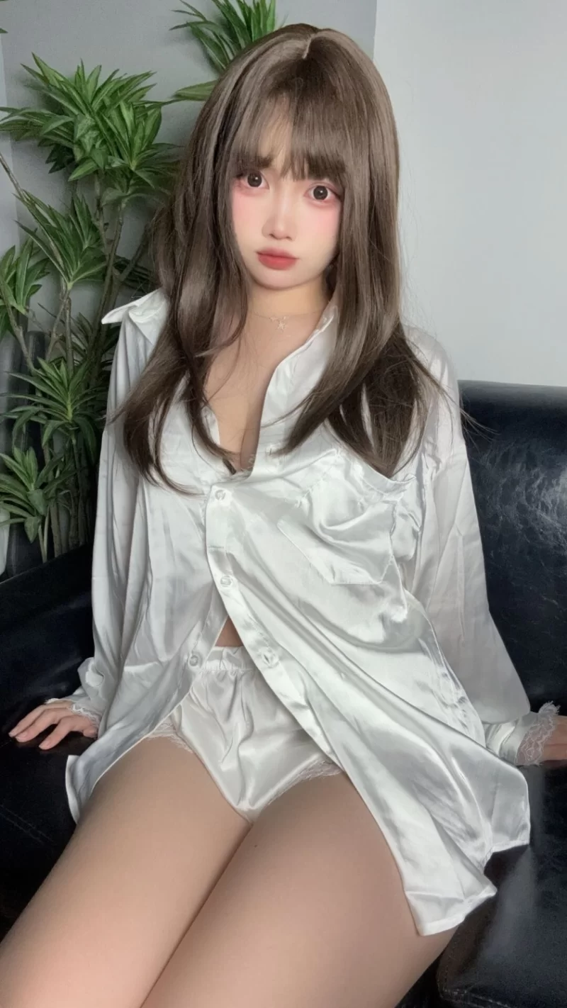 国产coser 洛桑w伊梓  专属衬衫雪糕 [37P 147MB]【37P+147M】
