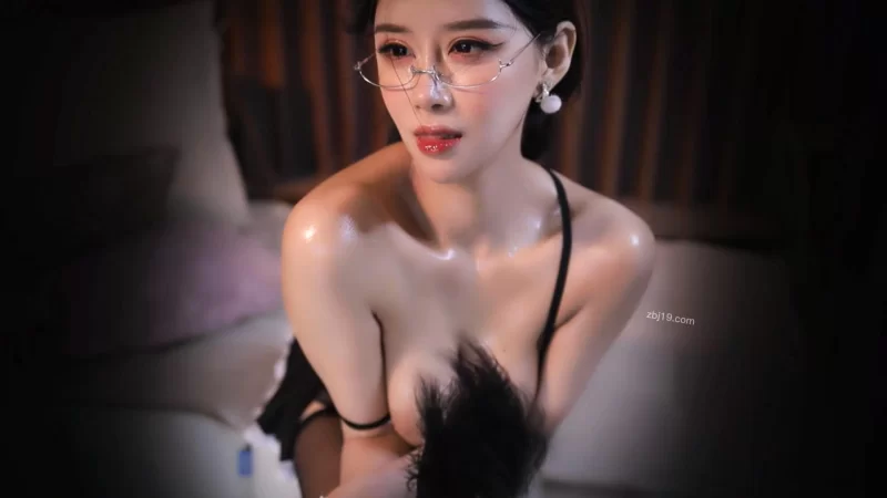 美女御姐 网易CC 极品骚女福利姬 小恩雅 高定 表情到位 骚到天际视【3v+3.15g】